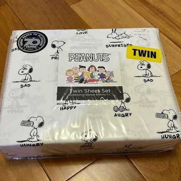 NIB Peanuts snoopy twin sheet set